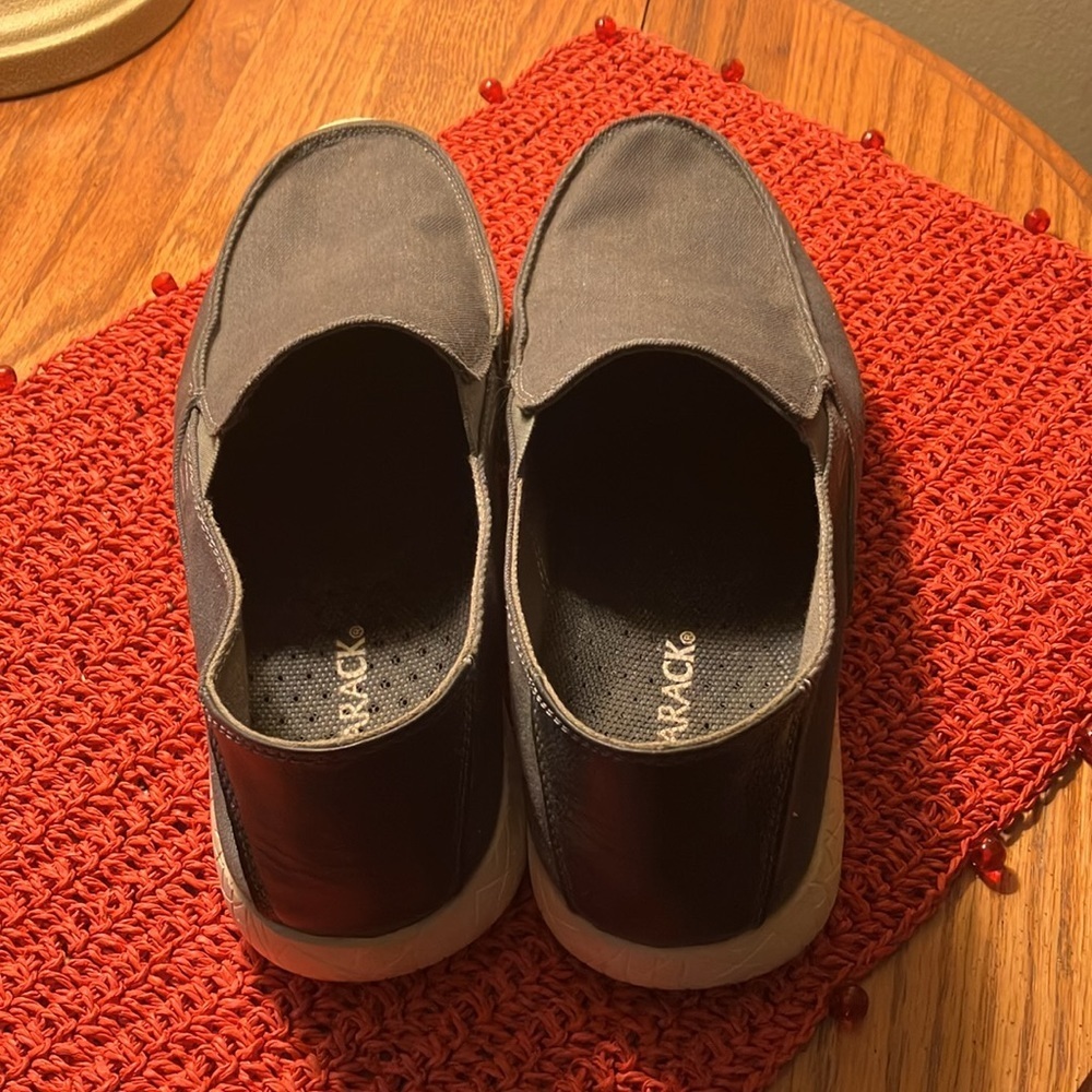 TAMARACK men’s slip-on gray canvas flats. Size 10M. Good condition. Comfy fit. - Picture 4 of 5